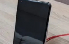 OnePlus12配备无线充电红外线发射器等功能